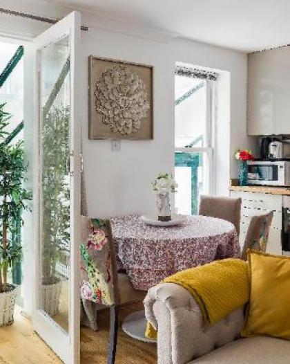 Duplex apartment with patio in Marylebone - image 20