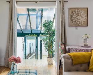 Duplex apartment with patio in Marylebone - image 4