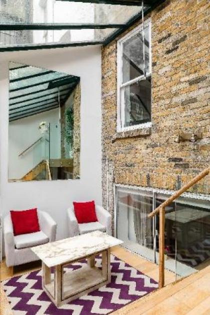 Duplex apartment with patio in Marylebone - image 8