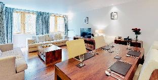 Spacious 3 bedroom apartment with terrace - main image