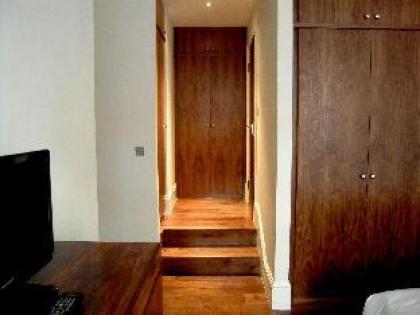 Spacious 3 bedroom apartment with terrace - image 11