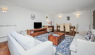 Spacious 3 bedroom apartment with terrace - image 3