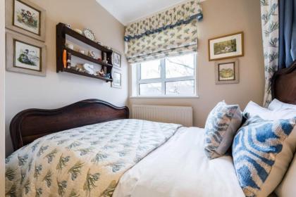 3 bedroom Apartment on Portobello Road in Notting Hill - image 11