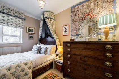 3 bedroom Apartment on Portobello Road in Notting Hill - image 5