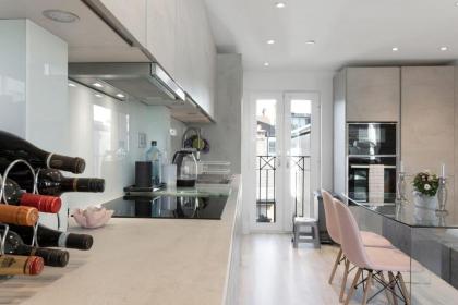 Lovely Newly-Renovated 3 Bedroom Apartment in Fulham - image 13