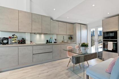 Lovely Newly-Renovated 3 Bedroom Apartment in Fulham - image 3