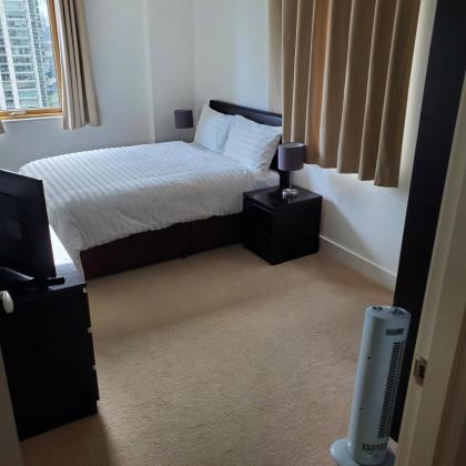 Captivating 2-Bed Apartment in Canary Wharf london - image 19