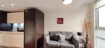 One Bed Serviced Apartment Moorgate - image 10