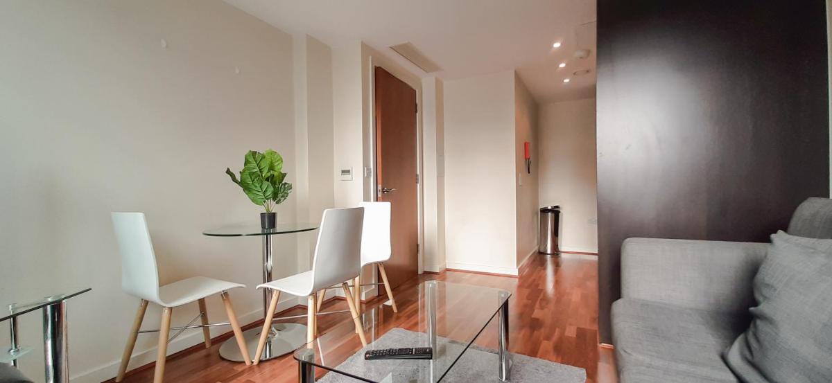 One Bed Serviced Apartment Moorgate - image 4