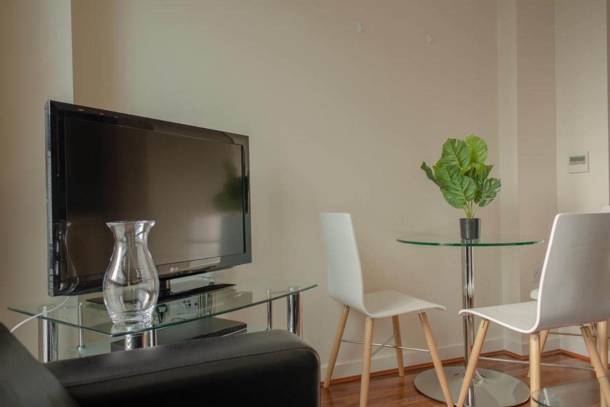 One Bed Serviced Apartment Moorgate - image 5