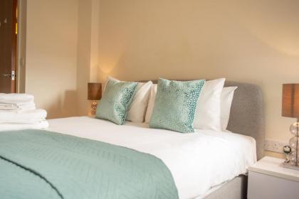 One Bed Serviced Apartment Moorgate - image 6