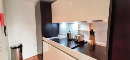 One Bed Serviced Apartment Moorgate - image 9