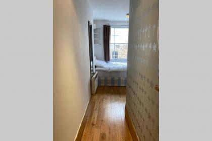 F201-Affordable Studio Near Hyde Park - image 1