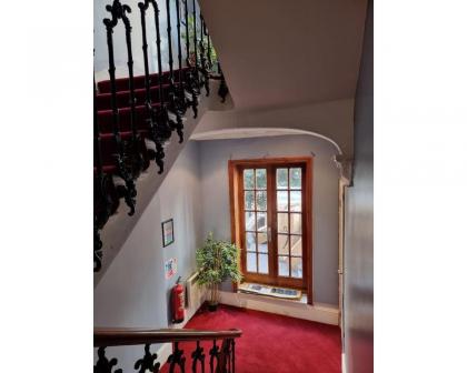 F201-Affordable Studio Near Hyde Park - image 12