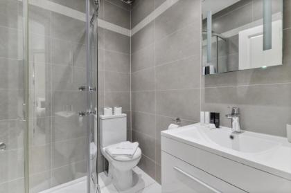 Cosy 1 Bed Apartment next to Liverpool Street Station FREE WIFI By City Stay Aparts London - image 2