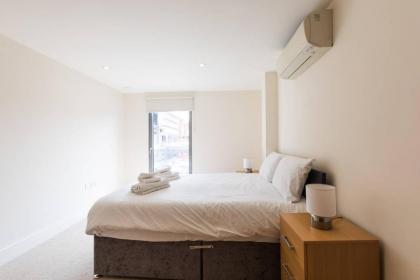 Bright and Modern 3 Bed Apartment Hyde Park Central London - image 13