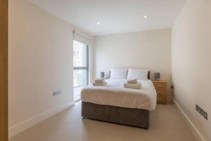 Bright and Modern 3 Bed Apartment Hyde Park Central London - image 14