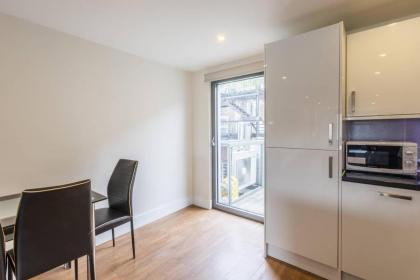 Bright and Modern 3 Bed Apartment Hyde Park Central London - image 19