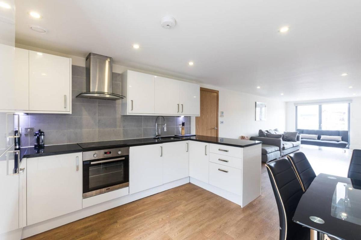 Bright and Modern 3 Bed Apartment Hyde Park Central London - image 2