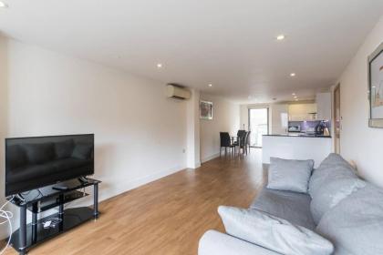 Bright and Modern 3 Bed Apartment Hyde Park Central London - image 20