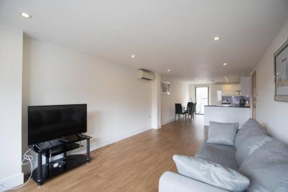 Bright and Modern 3 Bed Apartment Hyde Park Central London - image 4