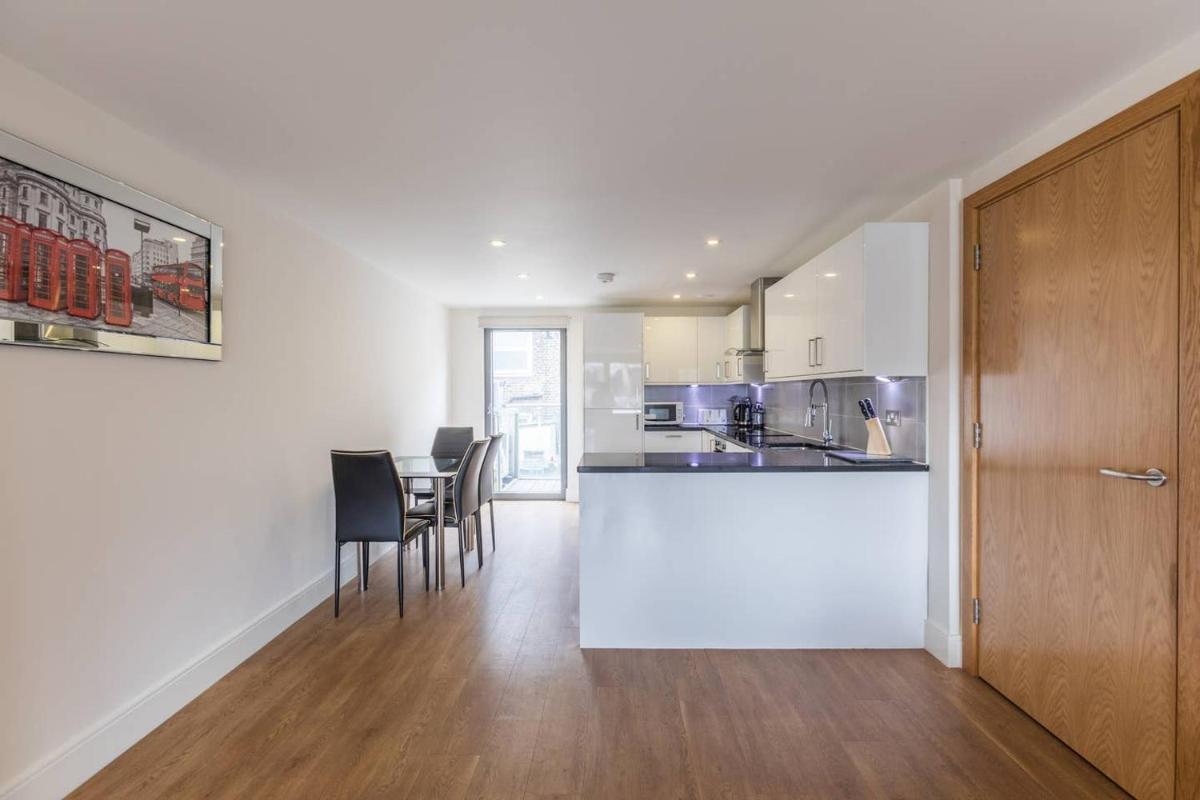 Bright and Modern 3 Bed Apartment Hyde Park Central London - image 6