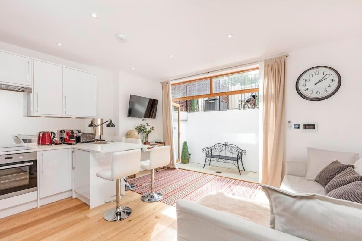 2 bed garden flat with air con by Fulham Broadway - main image