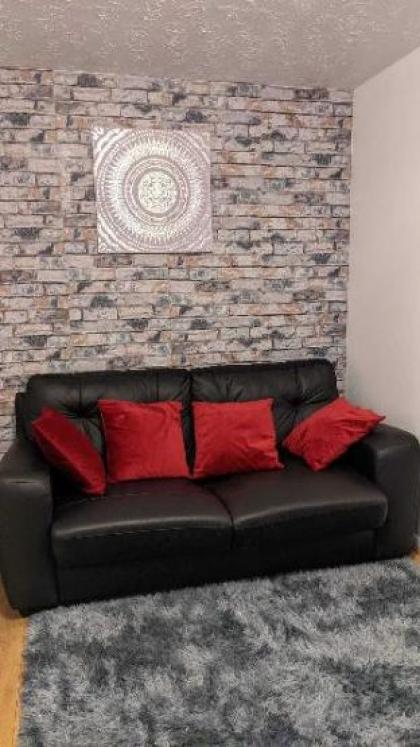 Stunning 1 bedroom apartment in Dagenham - image 2