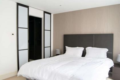 Modern 2 Bedroom with balcony Near Oxford Street - image 3