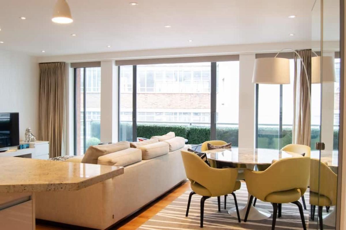 Modern 2 Bedroom with balcony Near Oxford Street - image 7