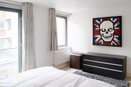 Modern 2 Bedroom with balcony Near Oxford Street - image 8