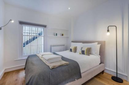 Sophisticated 1BR Apartment 10mins from Regents Park - image 11