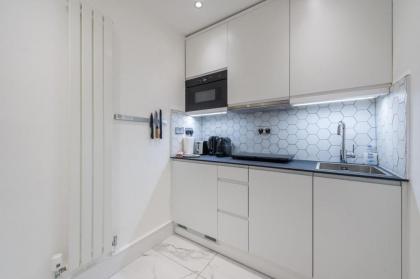 Sophisticated 1BR Apartment 10mins from Regents Park - image 14