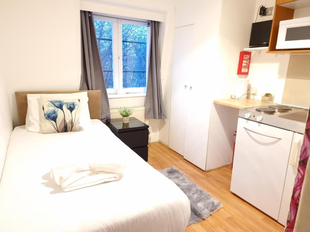 F22-Compact 4th Flr Studio fits 1- Near Paddington Station - main image