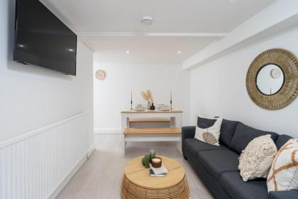 Central London Gem - 2 Bed Flat - image 18