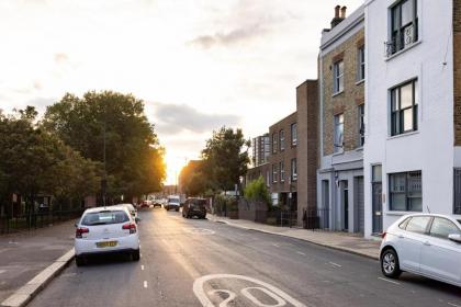 The Margravine Maisonette - Modern & Bright 2BDR Flat - image 13