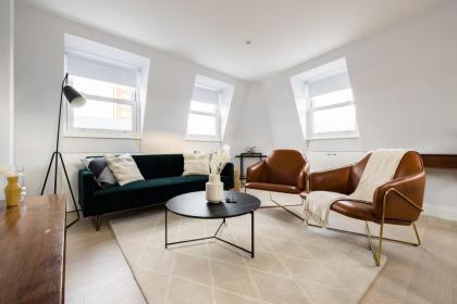 The Margravine Maisonette - Modern & Bright 2BDR Flat - image 16