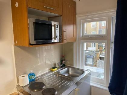 F14- Single Studio Shared Shower/toilet Near Paddington - image 6