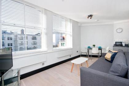 Heinze Flat 402 - One bedroom fourth floor flat By City Living London - image 2