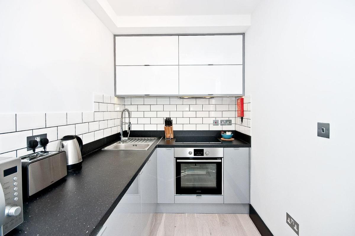 Heinze Flat 402 - One bedroom fourth floor flat By City Living London - image 3