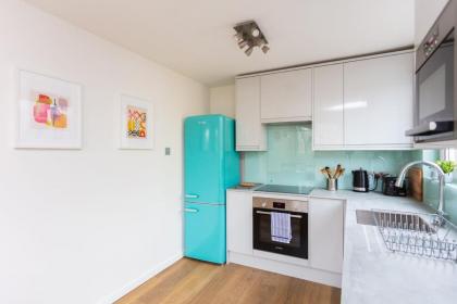 Spacious Central 3 Bedroom Apartment in Old Street - image 3