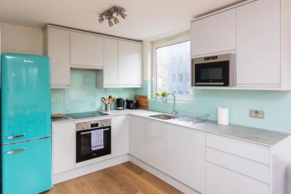 Spacious Central 3 Bedroom Apartment in Old Street - image 9