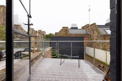 Georgian Townhouse with Sun Terrace & Garden - image 11