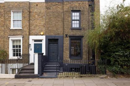 Georgian Townhouse with Sun Terrace & Garden - image 3