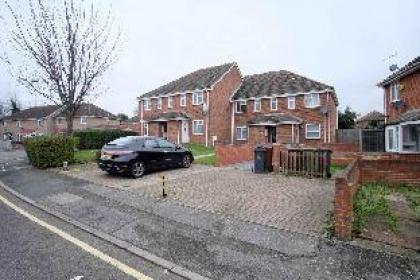 Morden & Bright one bedroom flat with free parking - image 20