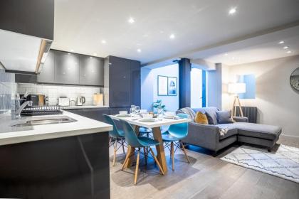 Modern Two Bedroom Apartment in Fulham by Sojo Stay