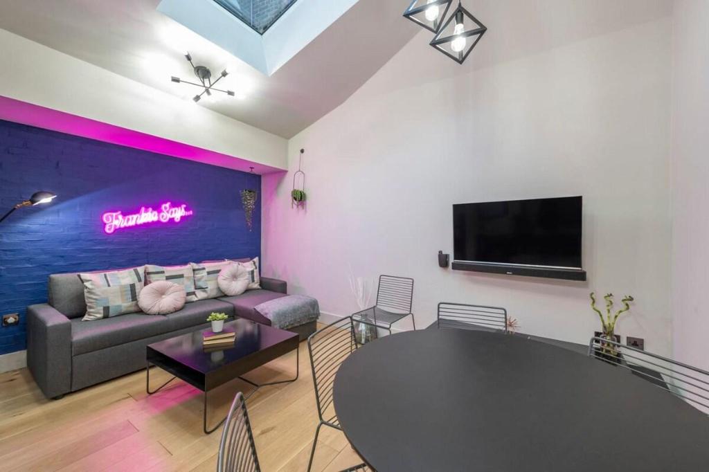 Frankie Says - Level up your London stay with the Insta Playhouse our stunning new 2 BR house smack bang in Covent Garden - main image