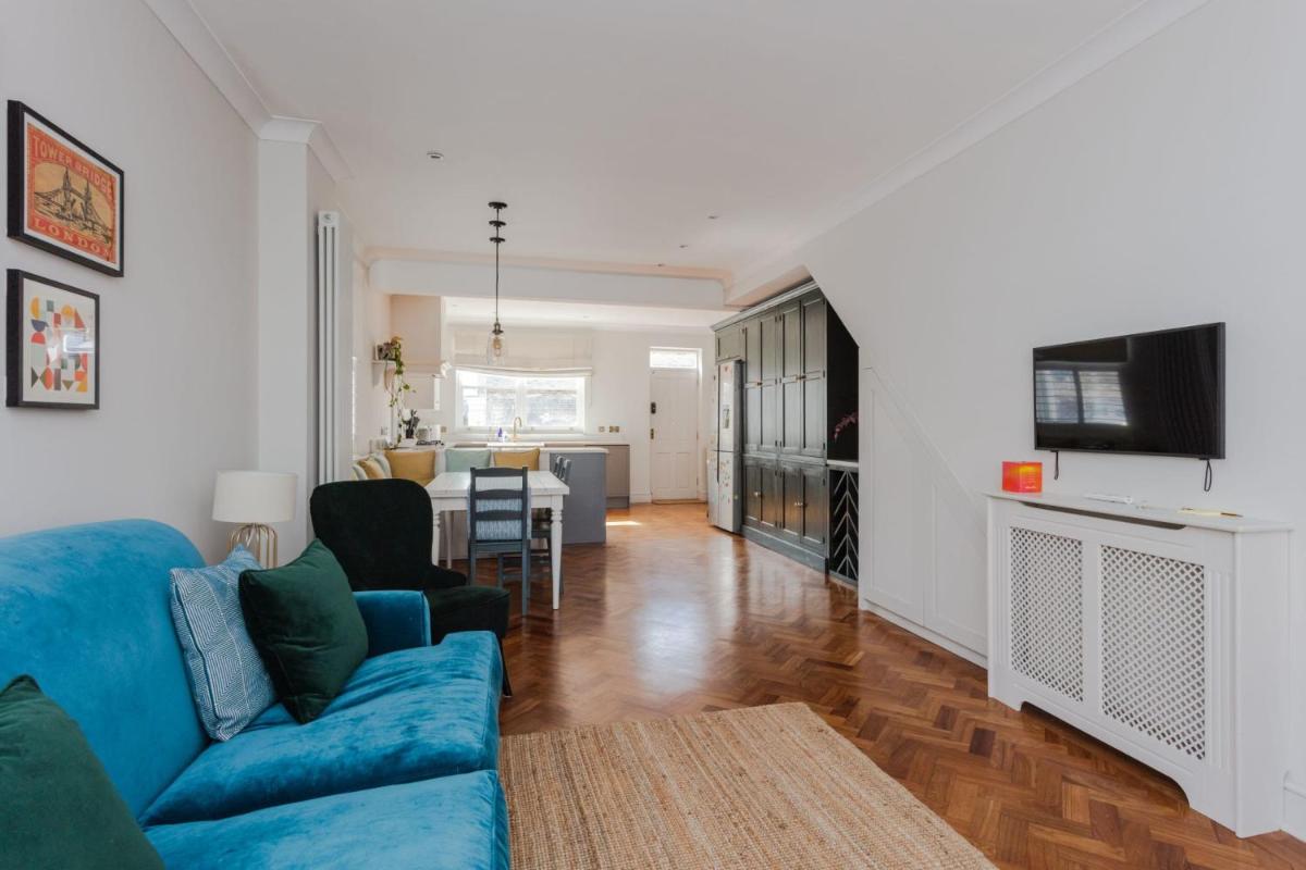 Newly Refurbished 4 Bedroom House in East London - main image