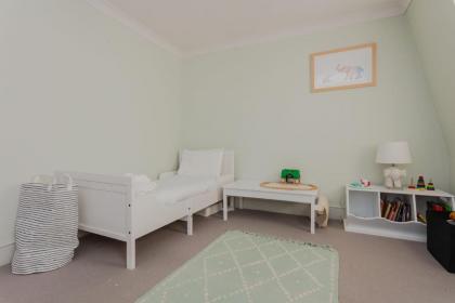 Newly Refurbished 4 Bedroom House in East London - image 18