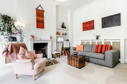 Chic 1 Bedroom Apartment in Shepherd's Bush - image 2